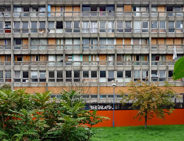 Robin Hood Gardens before demolition, Cotton Street
