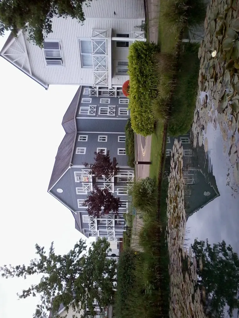 Houses on Poynder Drive, Holborough Lakes