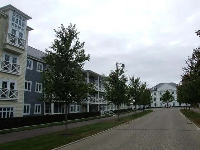 Manley Boulevard, Holborough Lakes, 2009