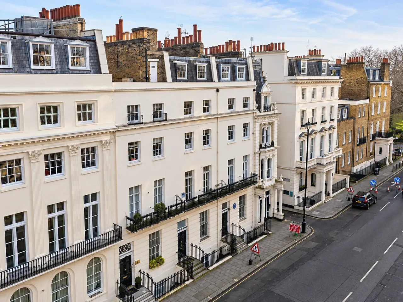 Stucco terrace at Hobart Place, Belgravia