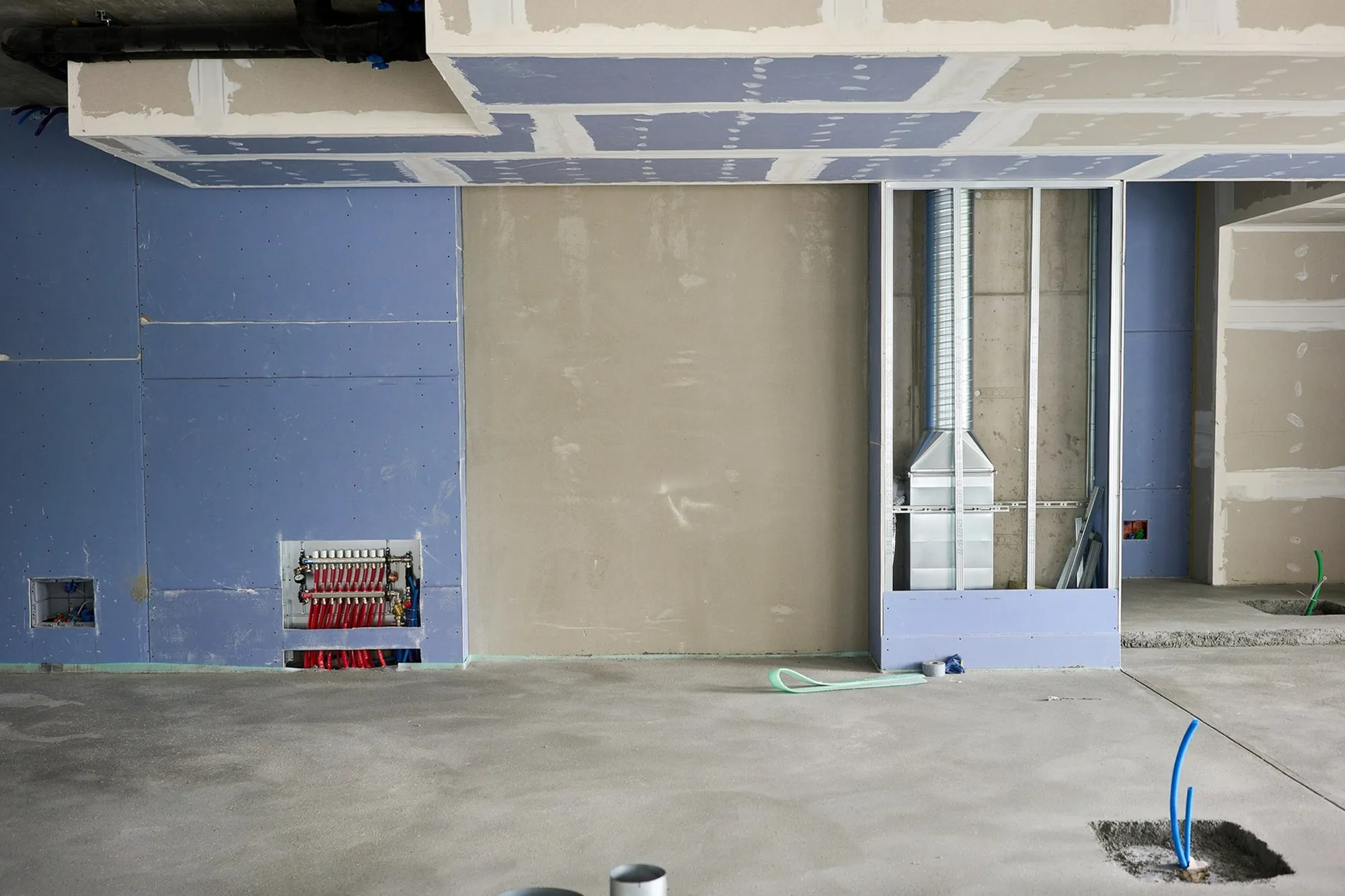 Raised access floor and suspended ceiling grid on an empty office floor