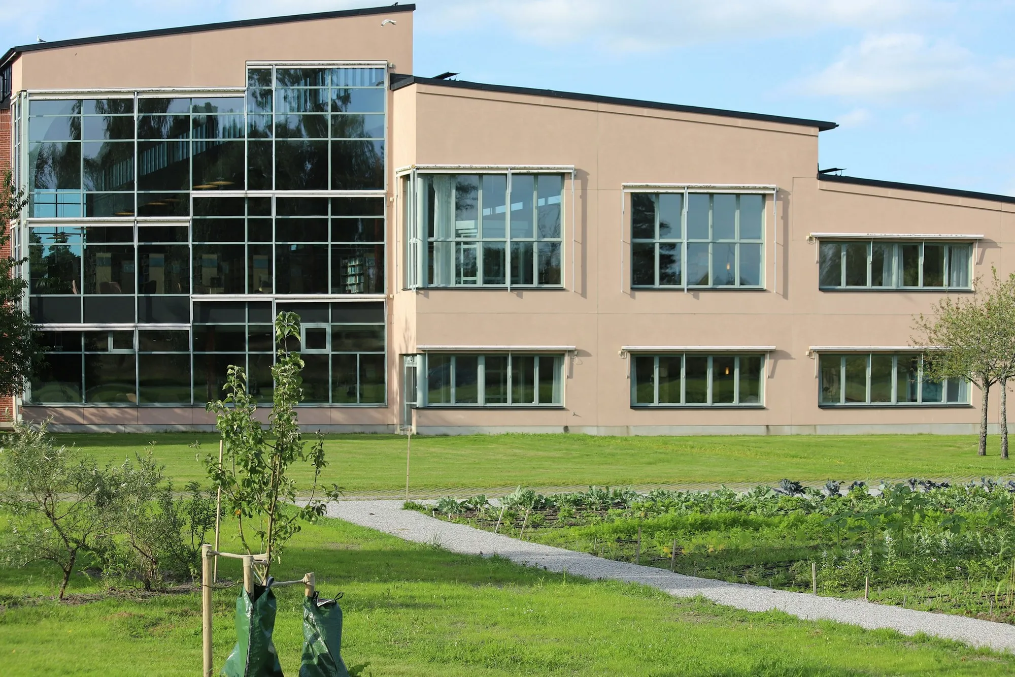Modern brick and glass teaching block beside a lawn
