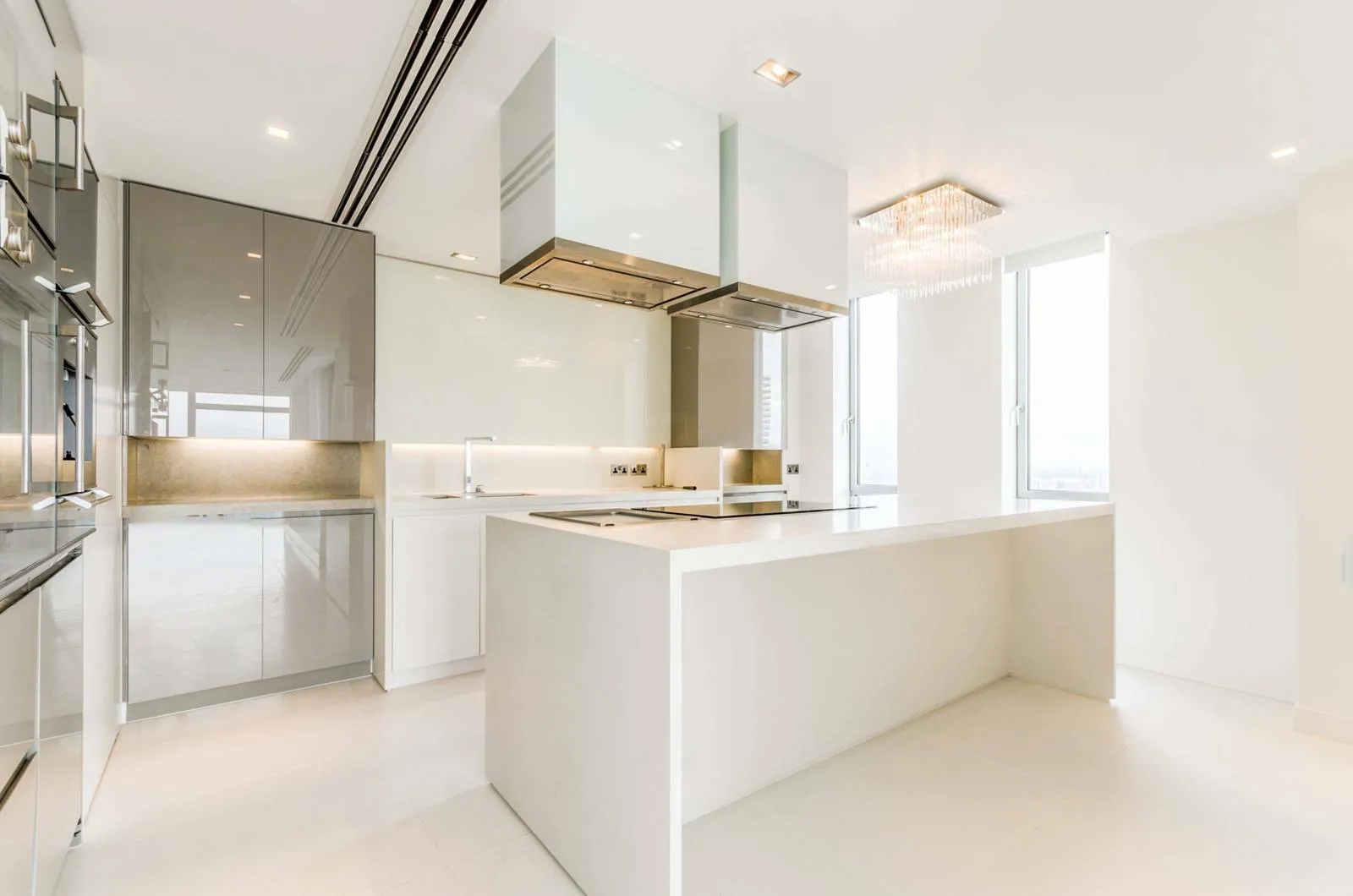 metallic accents, mirrors