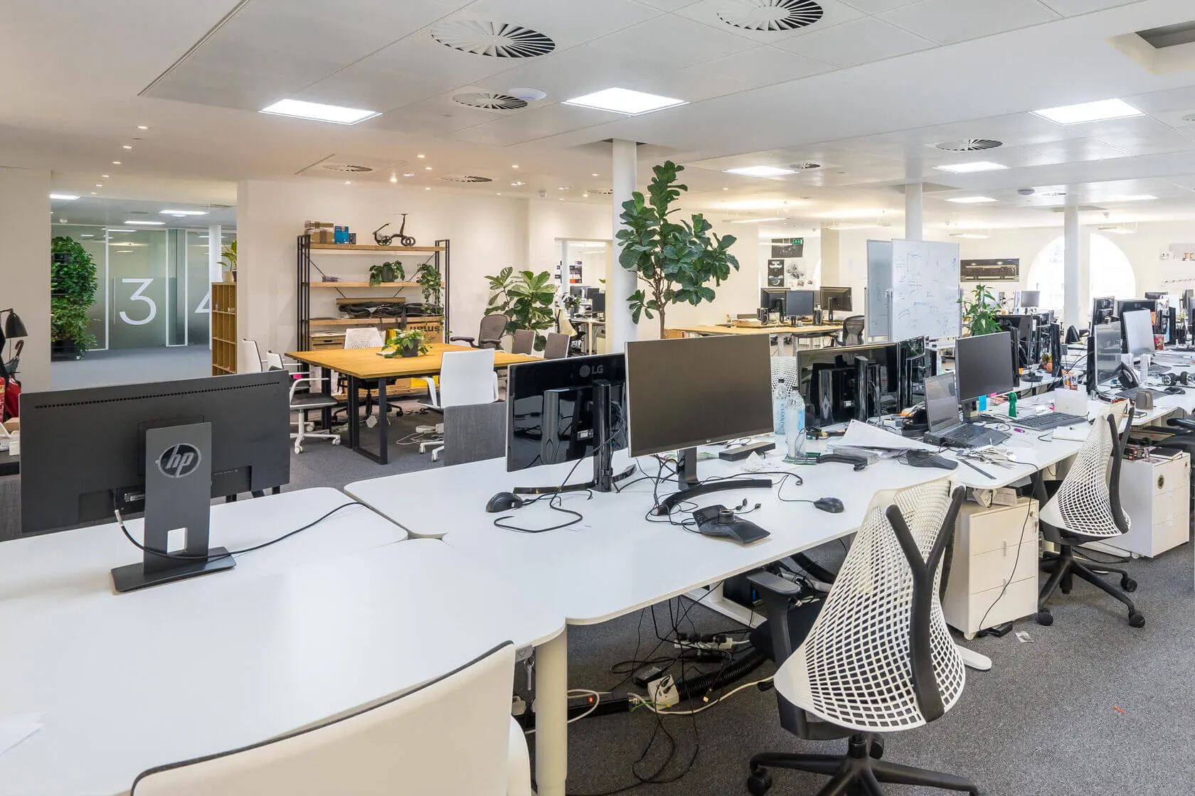 750 sq m rundown office