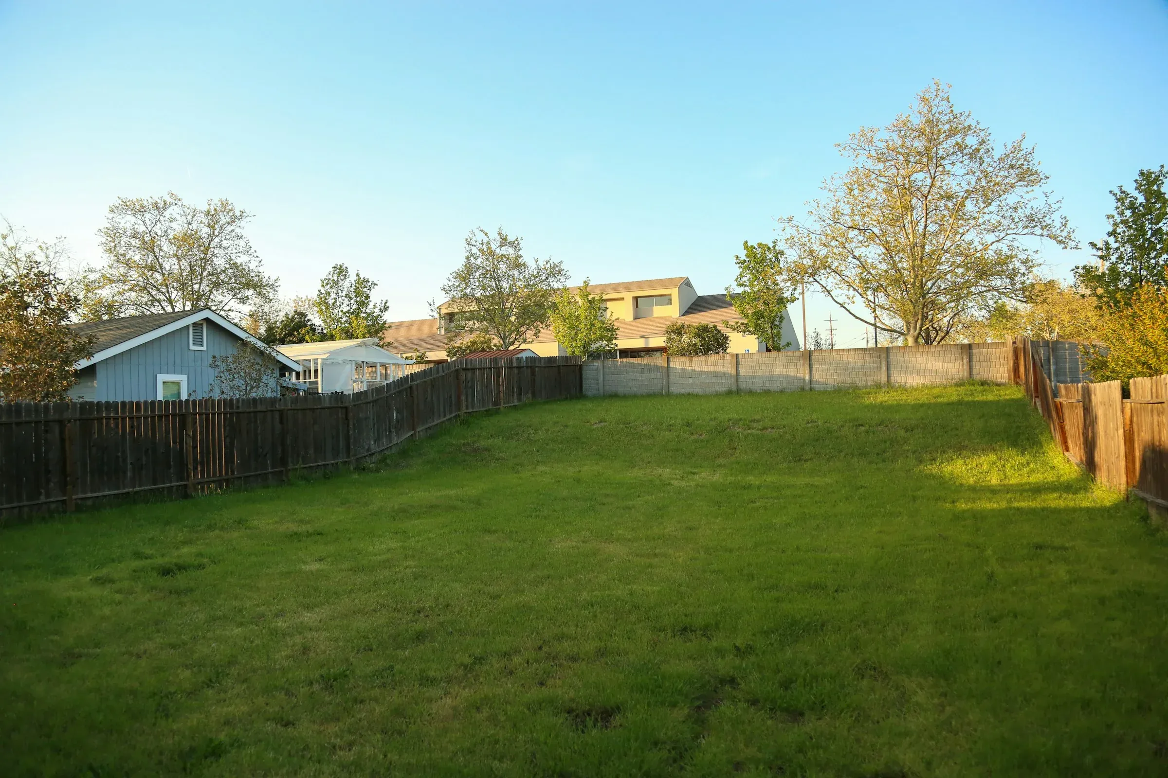 Buying Land With or Without Planning Permission: Risk, Value and What to Check