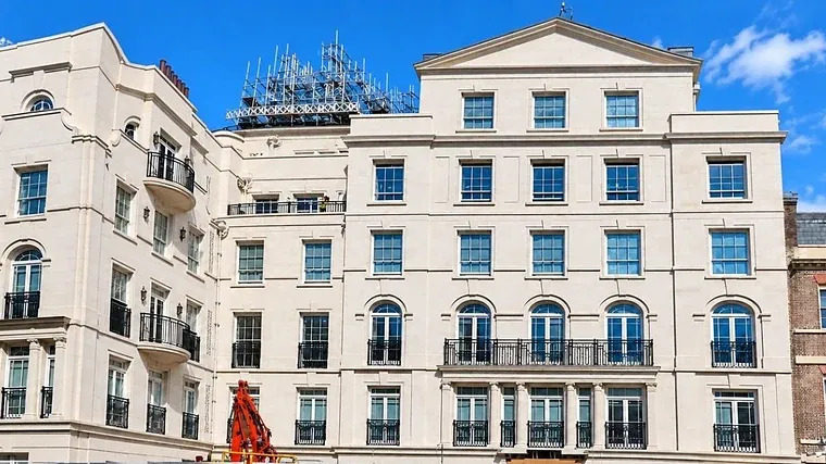 Prime London building under refurbishment